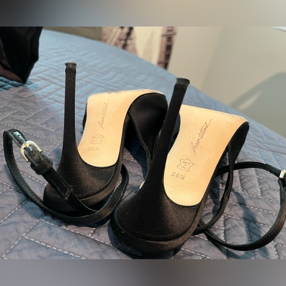 Strappy satin pumps - Picture 5 of 7